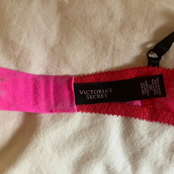 Victoria's Secret Very Sexy Push-Up Bra - Picture 4 of 5